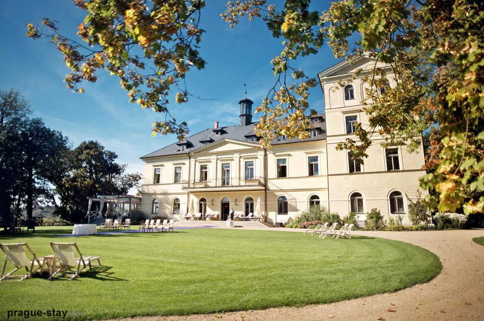 Prague Chateau Mcely wedding venue