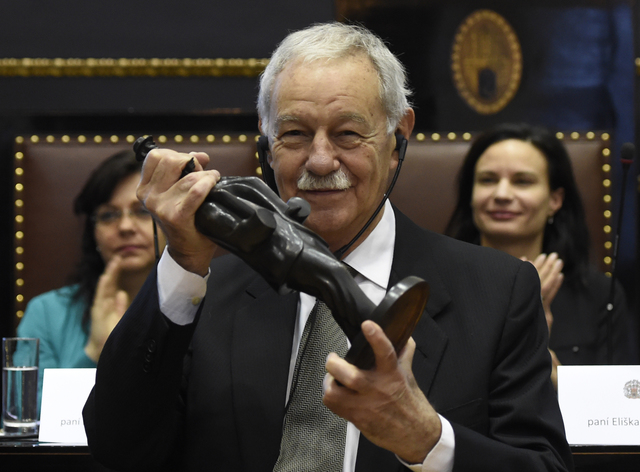 Eduardo Mendoza