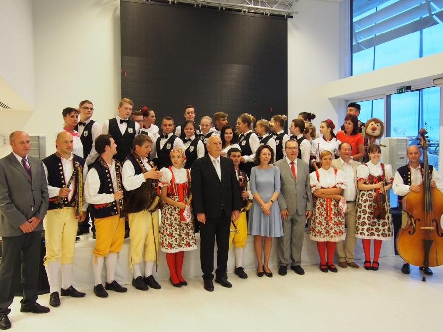 President of the Pilsen region Mr. Václav Šlajs with H.E. Marie Chatardová on the left, General Honorary Consul of the Czech Republic to Monaco Mr François-Jean Brych, vice-president of the Pilsen region Mr Jiří Struček and the Chod ensemble of Mrákov and Agricultural High School from Klatovy.