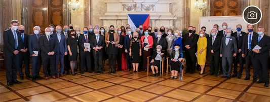Senate President Miloš Vystrčil awards Silver Medal to 27 Czech personalities linked by their selfless service to others (25/09/2020)