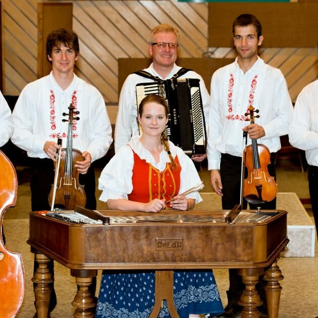 Metallica shares Czech dulcimer band s rendition of Nothing Else Matters
