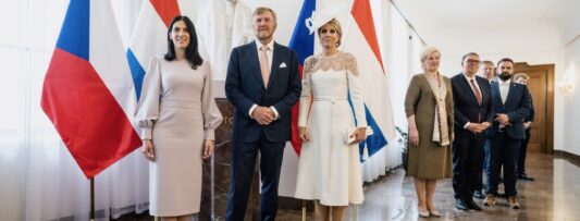 Speaker of the Chamber of Deputies Receives Dutch Royal Couple in the Lower House