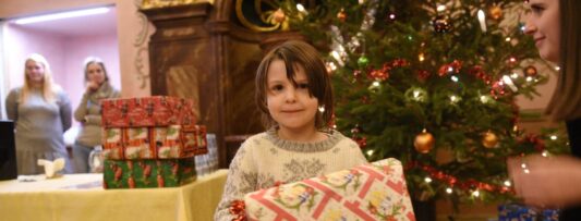 “Shoebox” Christmas gift drive brings joy to thousands of children from socially disadvantaged families